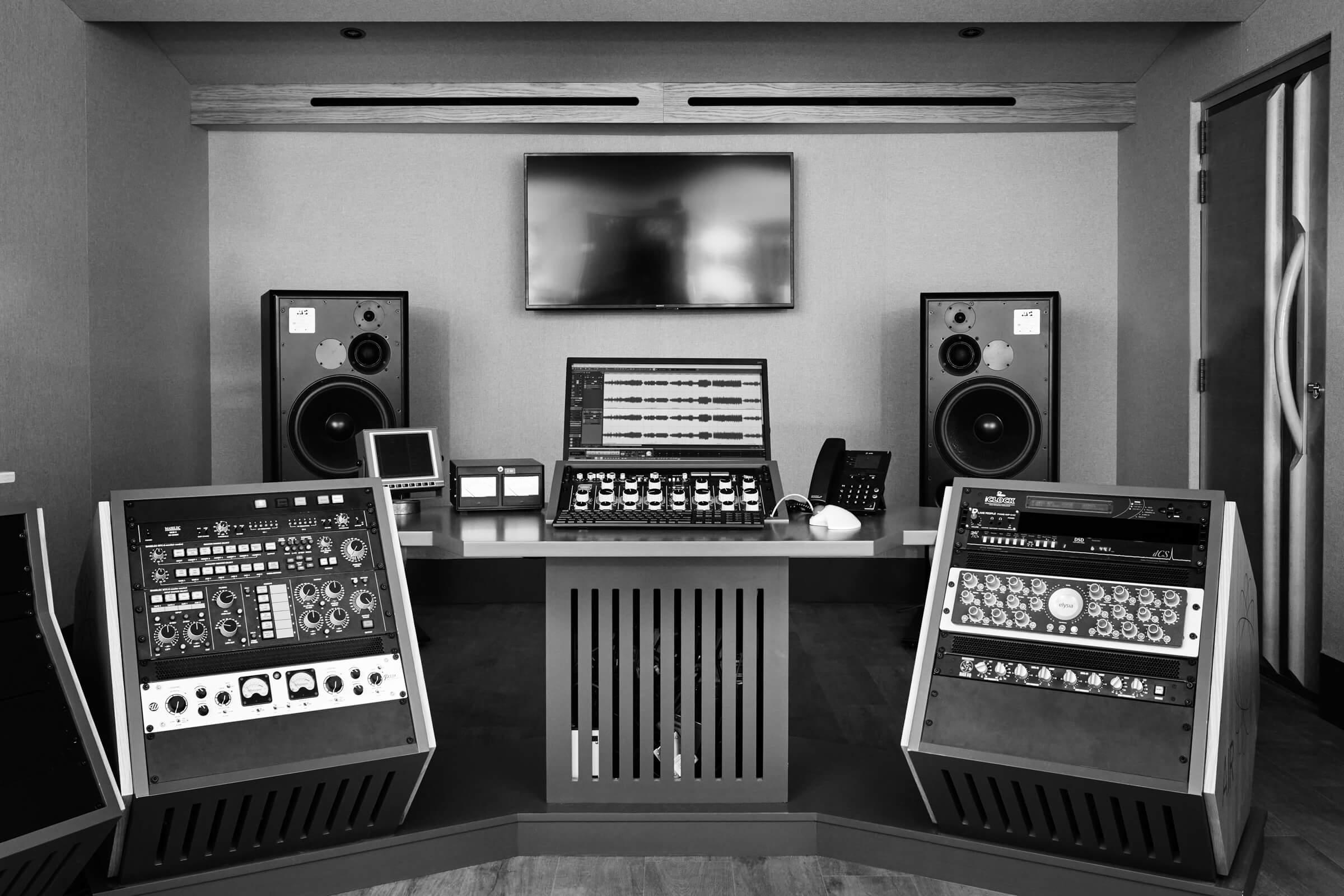 Leveraging Fonts and Colors for Adaptive Readability