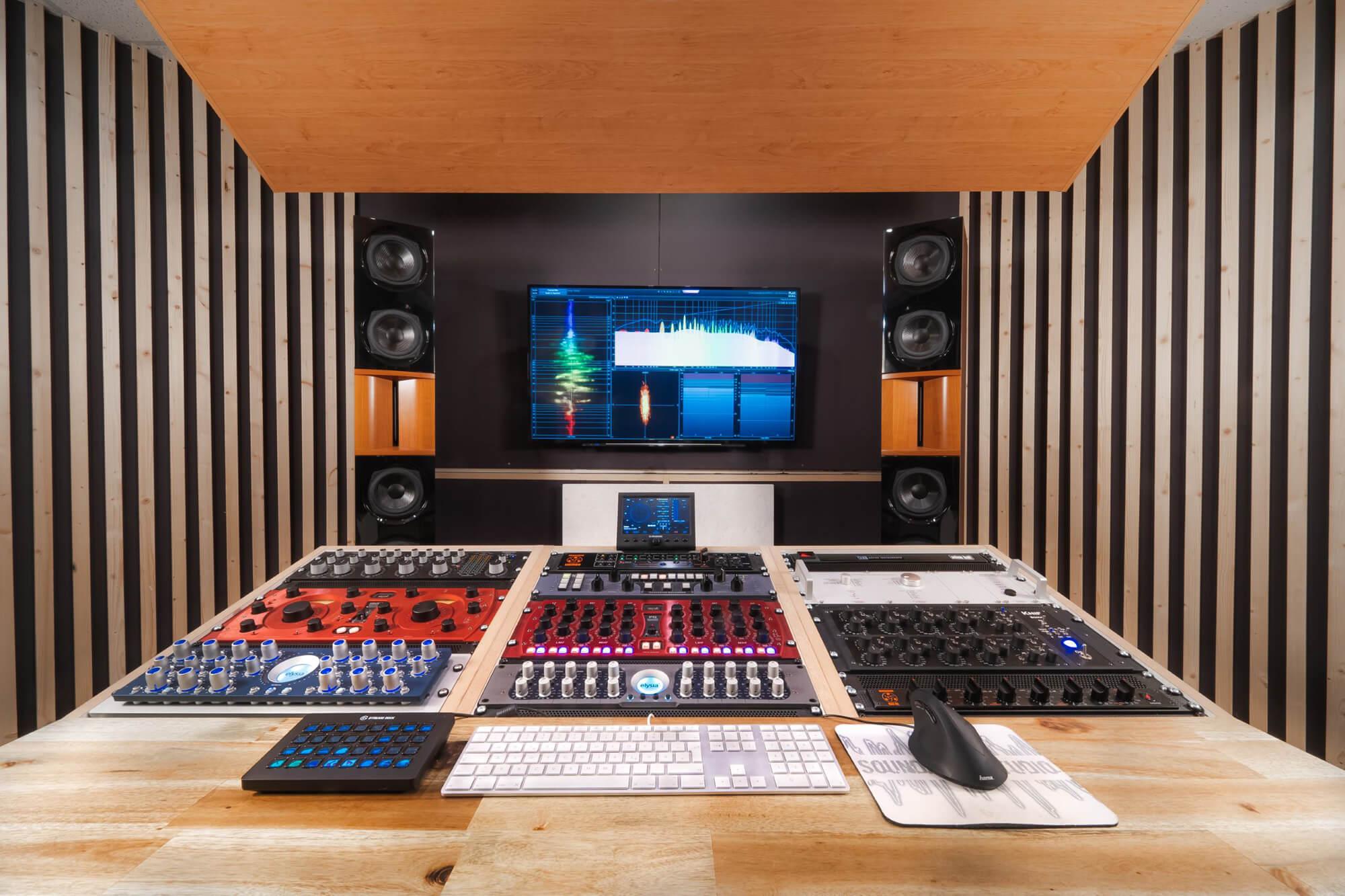 Addressing Pleasantries: Handling Small Talk in ​VUI Design